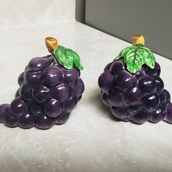 leftons Kitchen Vintage Leftons Grapes Salt And Pepper Shakers